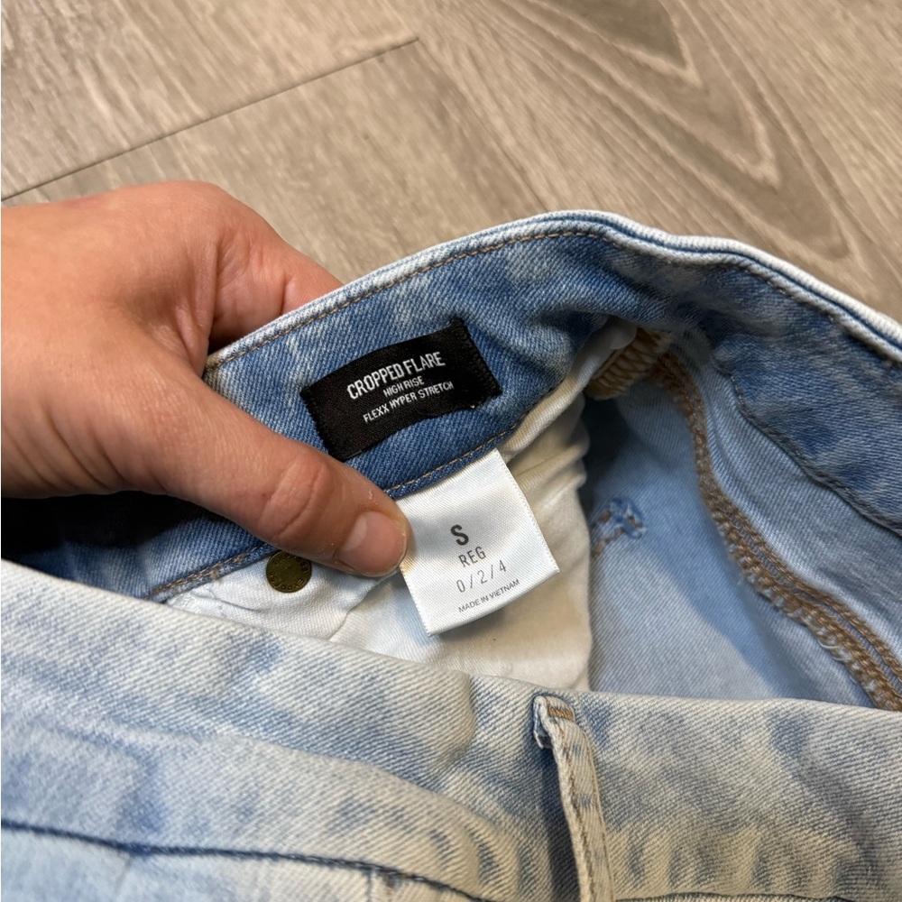 •EXPRESS• HIGH RISE CROPPED FLARE JEANS - Picture 4 of 6